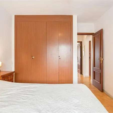Lägenhet Beautiful With 2 Bedrooms Close To